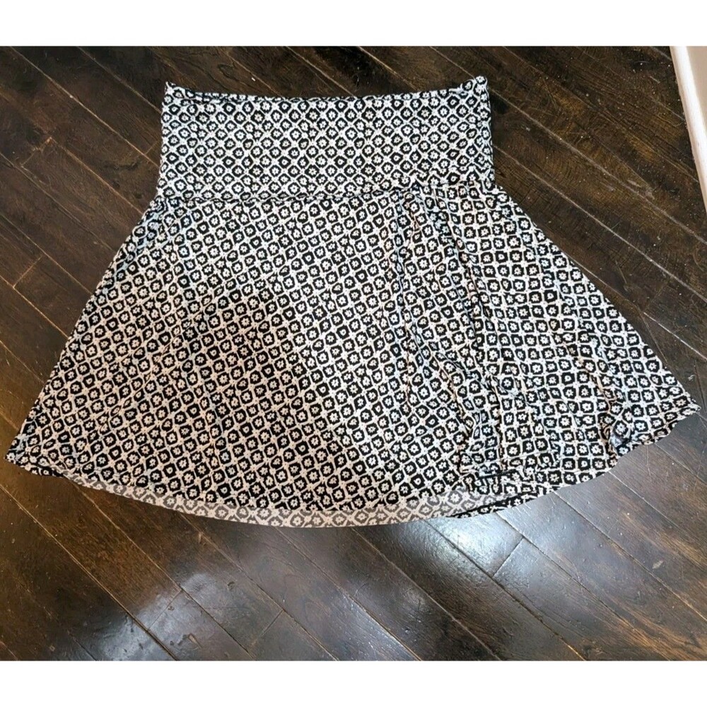 Women's Max Studio Black, White, Beige Wrap Skirt Size Large Style 4712W19